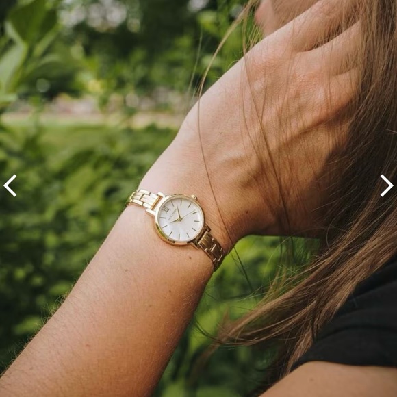 Gold Minimalist Watch with Polished Finish - Picture 7 of 9